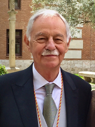 Portrait image of Eduardo Mendoza