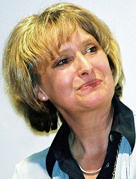 Portrait image of Minette Walters