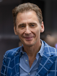 Portrait image of David Lagercrantz